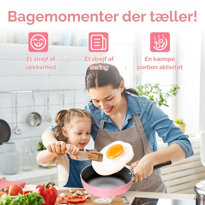 Nært billede af silikone kagerulle og spatel fra børnekokkesæt, designet til små kokkehænder.