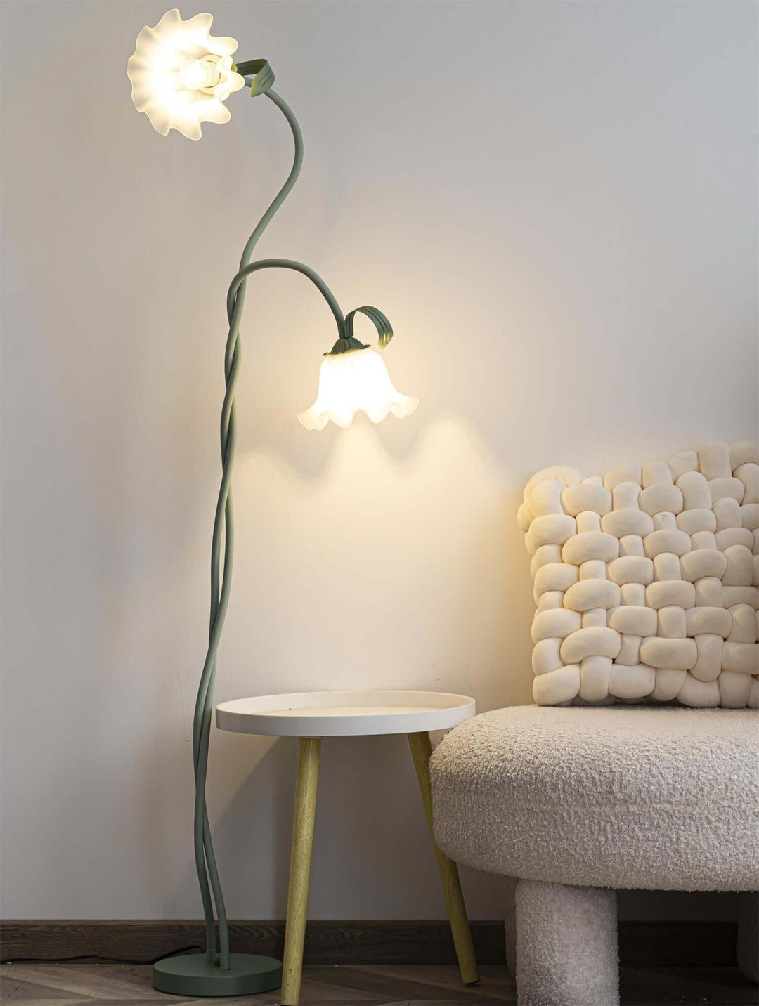 Elegant Blomster Gulvlampe i Mat Grøn