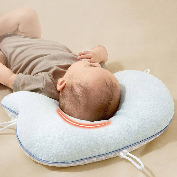 Forbedr babys søvnkvalitet med denne ergonomiske hovedform pude. Giver komfort og støtte til spædbørn.