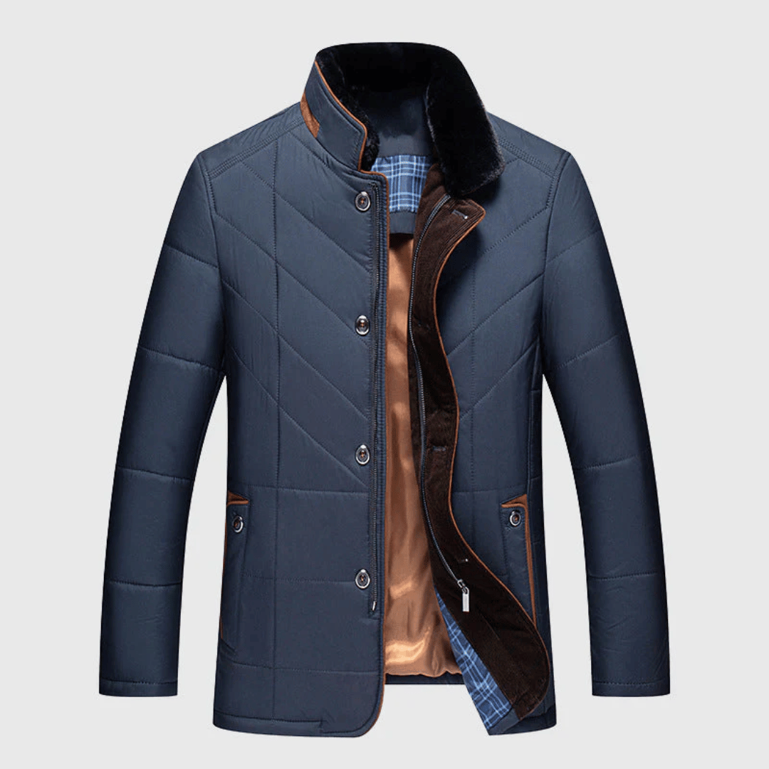 "Balder klassisk vatteret jakke i dyb rød, elegant og stilfuld, perfekt til vinter med fjerlet isolering og luksuriøst design
