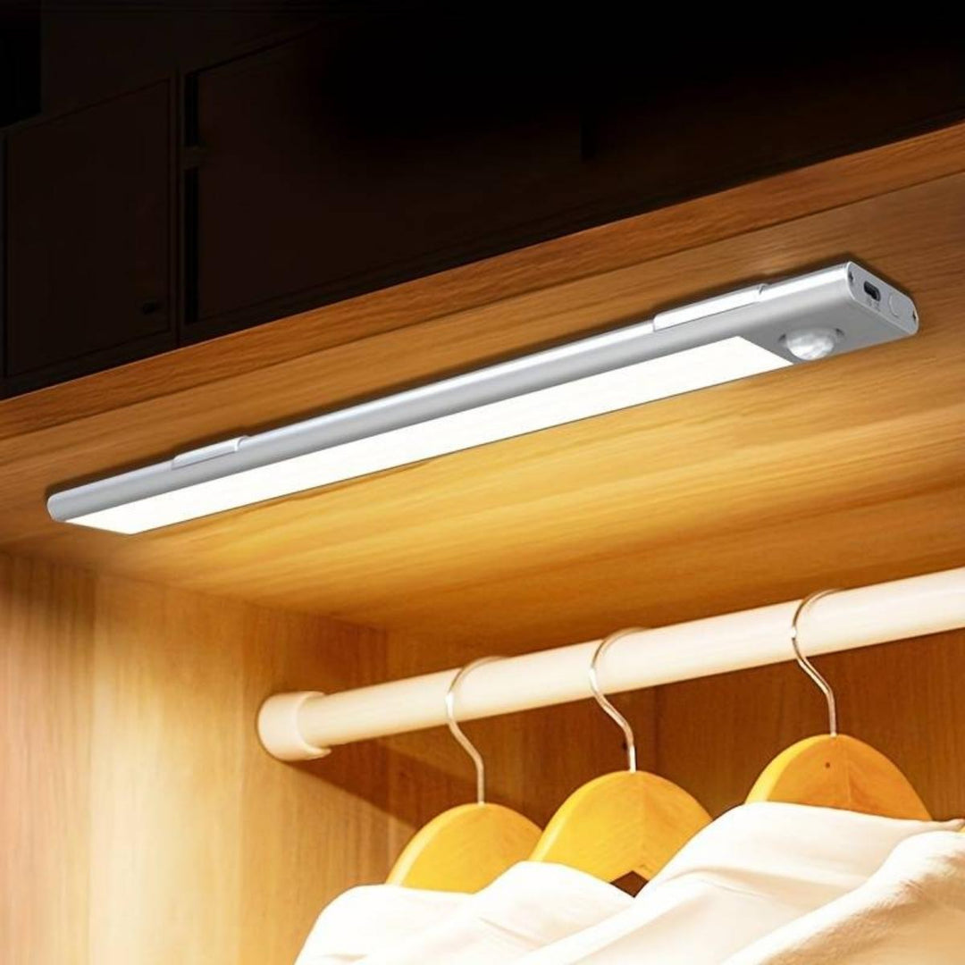 Energibesparende BeamTouch trådløs LED sensorlampe. Automatisk lys tænd/sluk med smart bevægelsessensor.