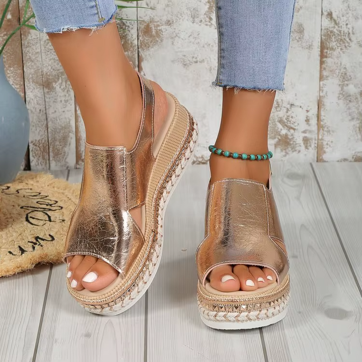 "Beige håndlavede ortopædiske sandaler til kvinder med støtte og skridsikre såler, moderne design for komfort og stil"