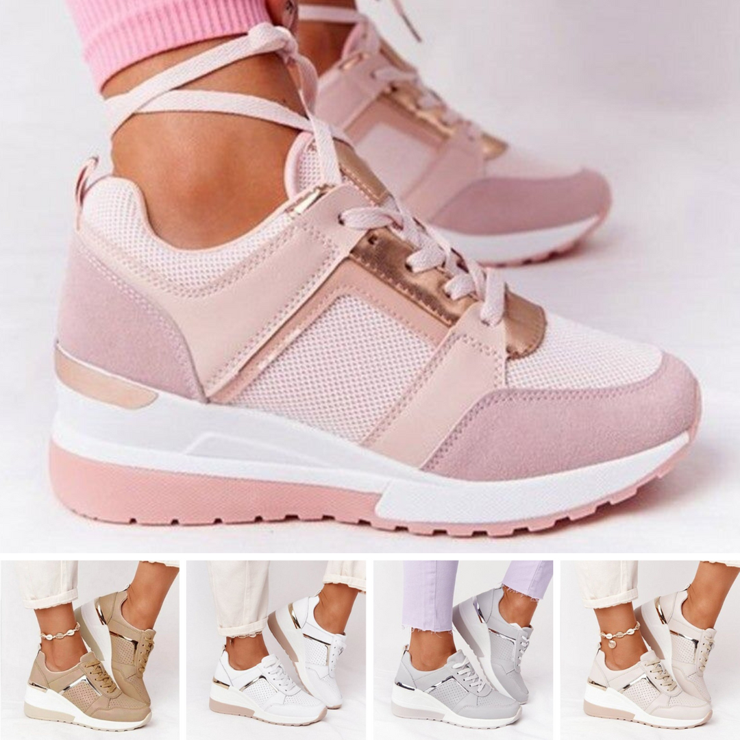 Kvinde bærer beige og hvide platform sneakers. Viser disse trendy damesko som komfortable og stilfulde til hverdagen.