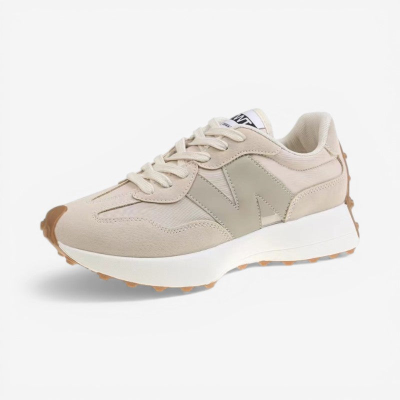 Stilfulde røde damesneakers med spids snude. Moderne design med snørebånd, perfekt til hverdagsbrug.
