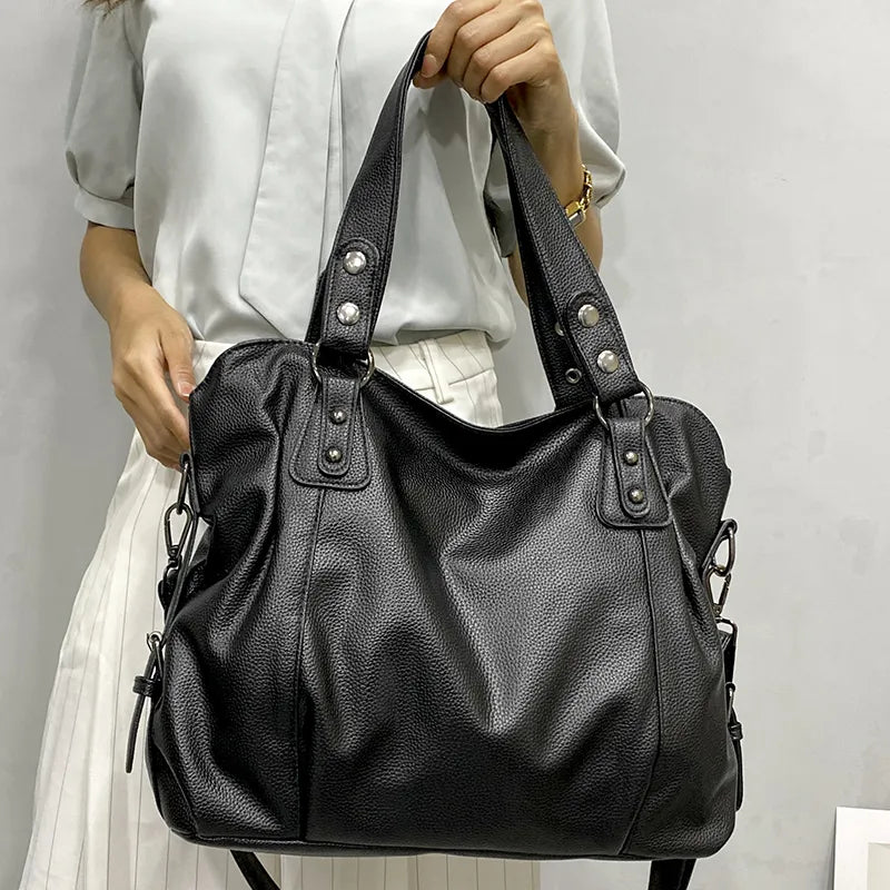 Hvid elegant dametaske. Stor shopper skuldertaske med god plads og organiseret indre til modebevidste kvinder.
