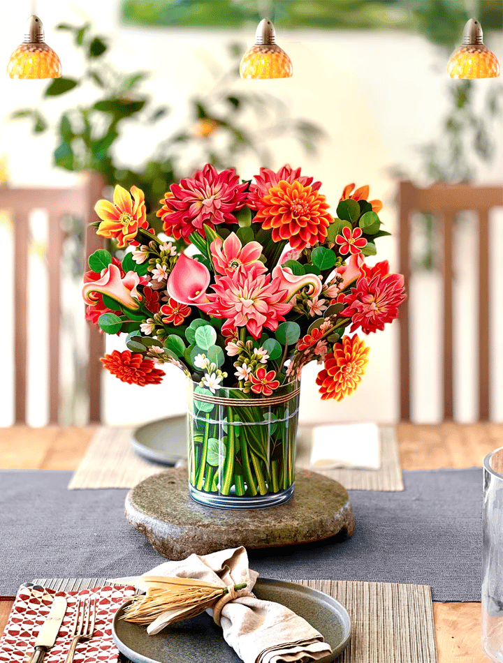 Farverigt pop-op kort med levende 3D blomsterbuket, der bringer glæde og overraskelse til modtageren.