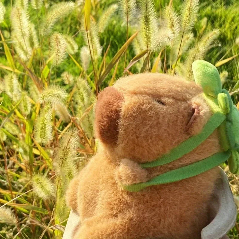 Capybara krammedyr i blødt plys, en populær dyreven til leg og puttetid. Perfekt til julegave.