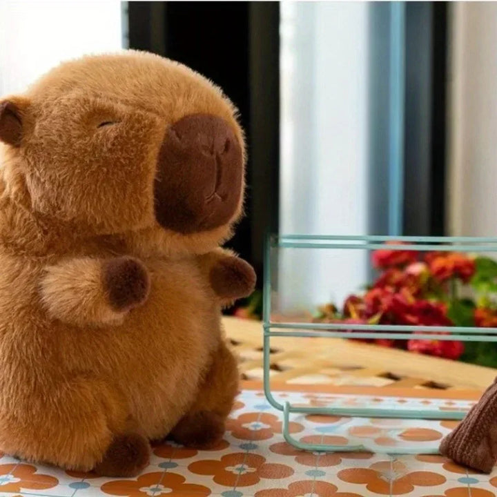 Autentisk udseende Capybara plysdyr. Denne bløde bamse er en dejlig tilføjelse til ethvert hjem.