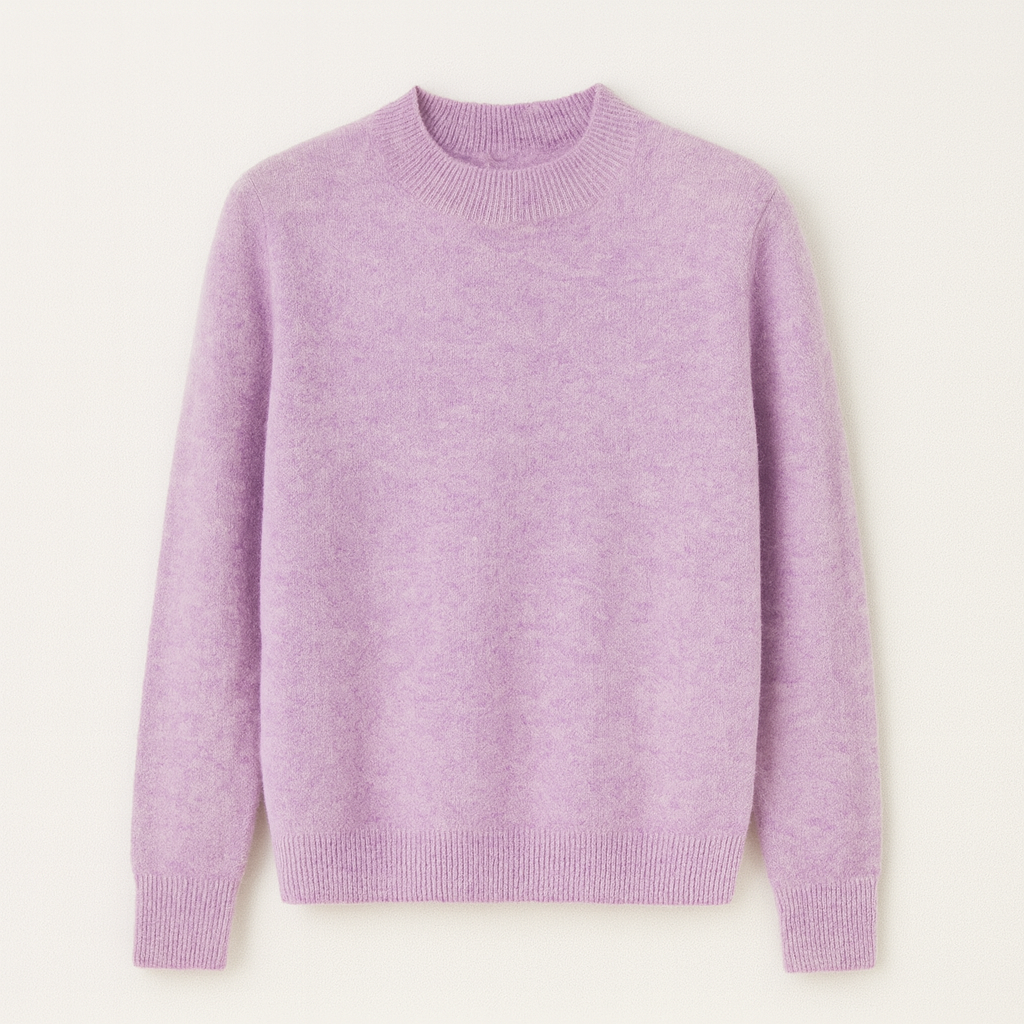 Dame iført blød hverdagssweater med rund hals. Stilrent og komfortabelt hverdagsoutfit.