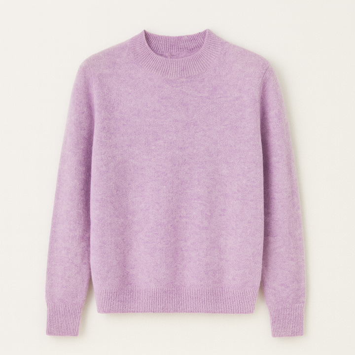 Dame iført blød hverdagssweater med rund hals. Stilrent og komfortabelt hverdagsoutfit.