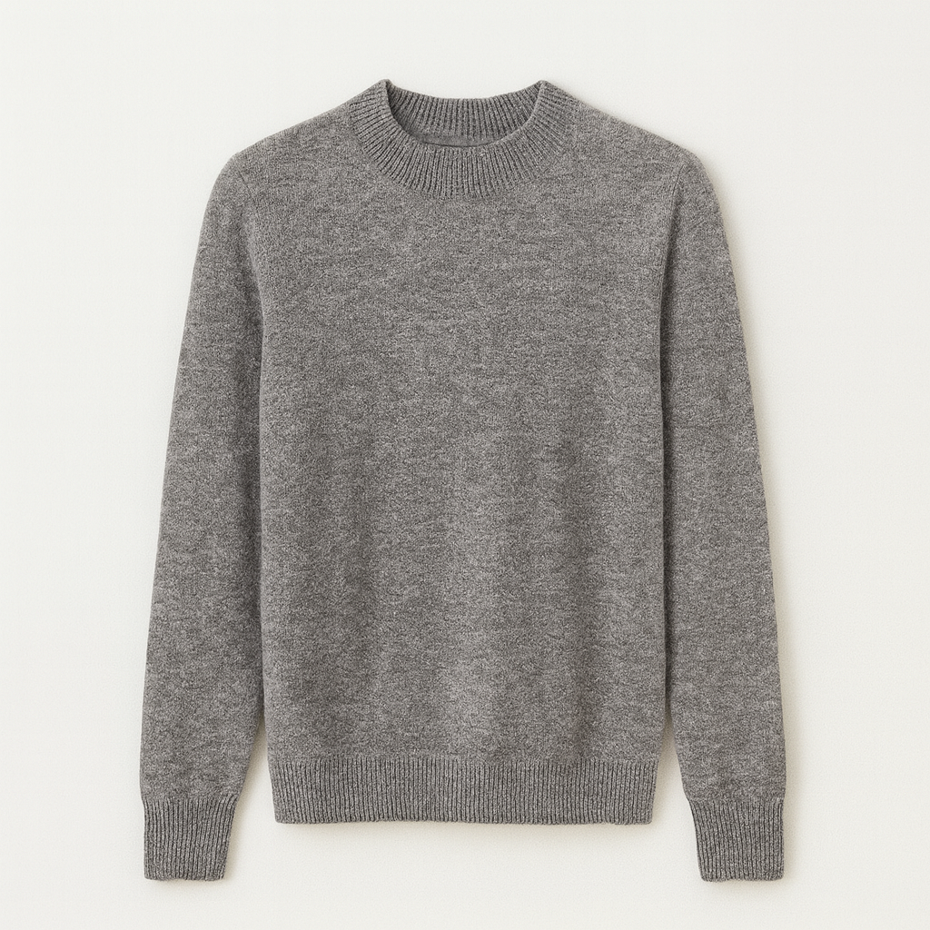 Ensfarvet dame sweater med rund hals, pænt foldet. Klar til salg som moderne kvindemode.