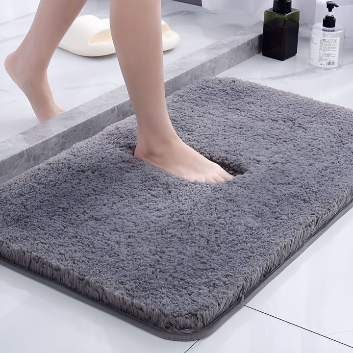 Blød, skridsikker badeværelsesmåtte i mikrofiber. Absorberende og hurtigtørrende for komfort i badeværelset.