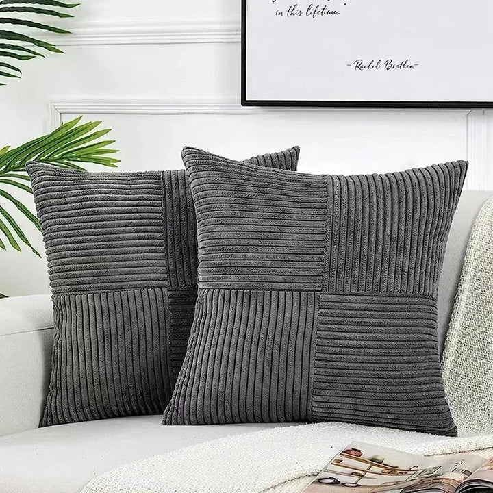 Blødt corduroy pudebetræk (45x45 cm) i dyb farve, ideelt til hygge og moderne indretning af dit hjem.