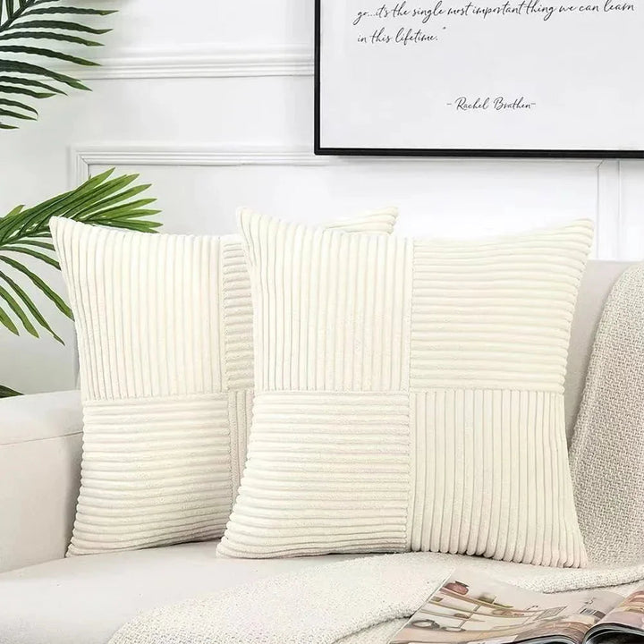 Stilfuldt, maskinvaskbart corduroy pudebetræk (45x45 cm) i en flot farve, der giver din sofa et friskt, dekorativt look.