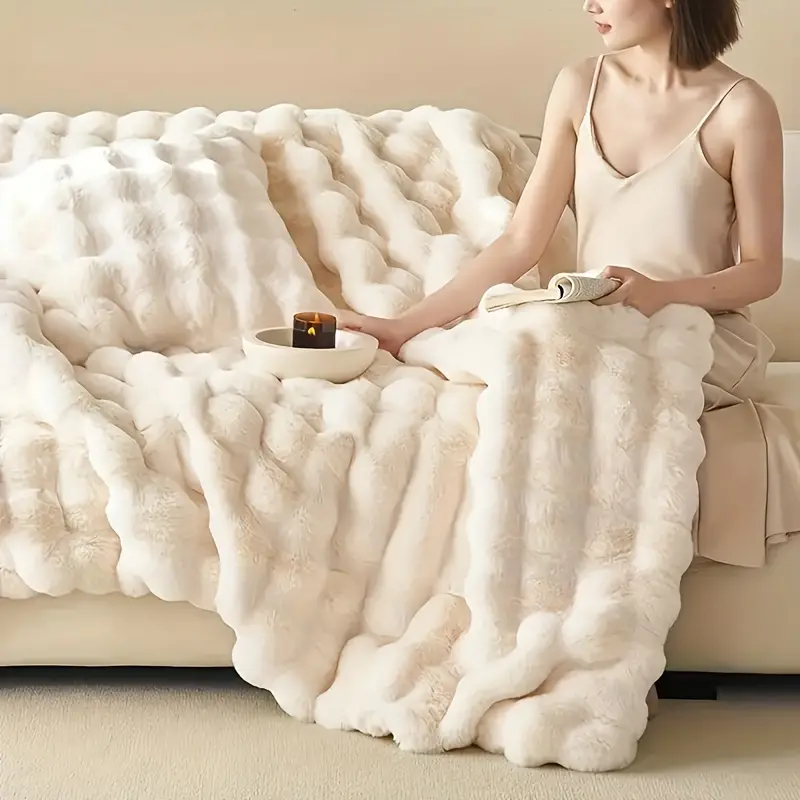 Elegant sengetæppe i blødt materiale, der tilføjer luksus og komfort til soveværelset. Perfekt til hygge.