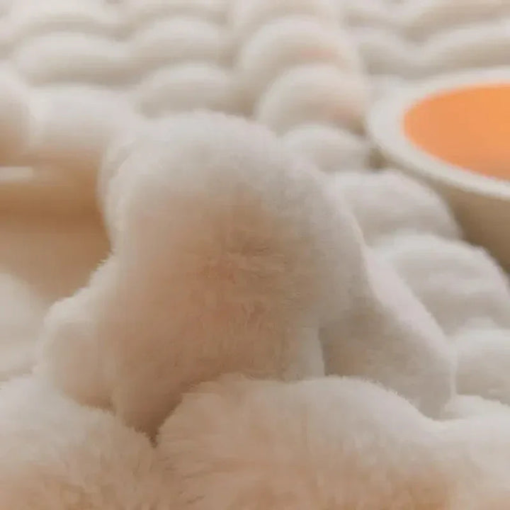 Eksklusivt plys tæppe for maksimal hygge. Varmt, blødt og perfekt til enhver bolig.