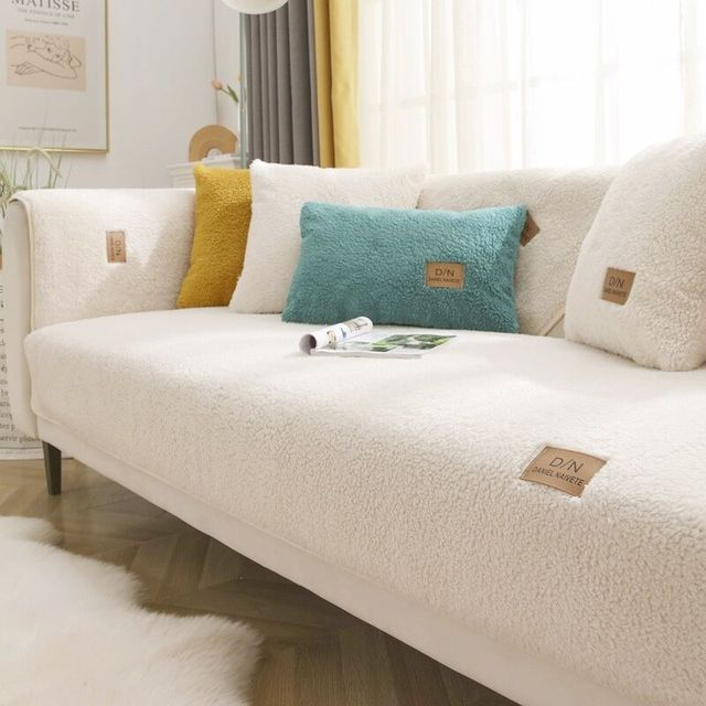 Blødt SofaGuard sofabetræk i moderne design. Beskytter din sofa og fornyer stuen med stil.