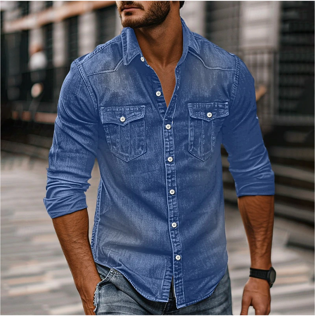 "Blå denimskjorte til mænd med klassisk krave og brystlommer, tidløst design, perfekt til både formel og casual styling."