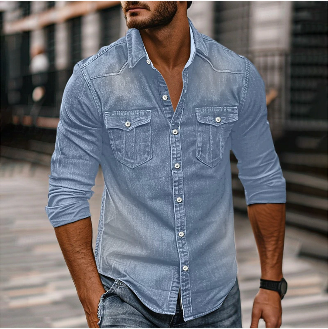 "Blå denimskjorte til mænd med klassisk krave og brystlommer, tidløst design, perfekt til både formel og casual styling."
