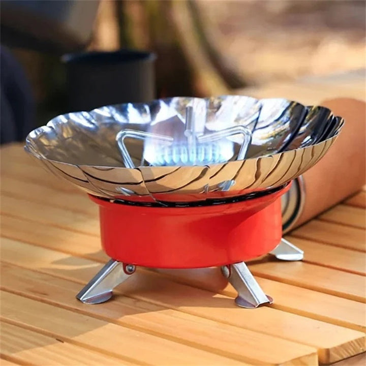 BlazeMate udendørs komfur koger vand til kaffe og te under en hyggelig campingtur.