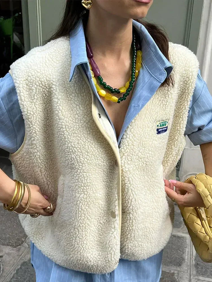 Dame oversized vest i et minimalistisk design, ideel til modebevidste kvinder, der prioriterer komfort og stil.