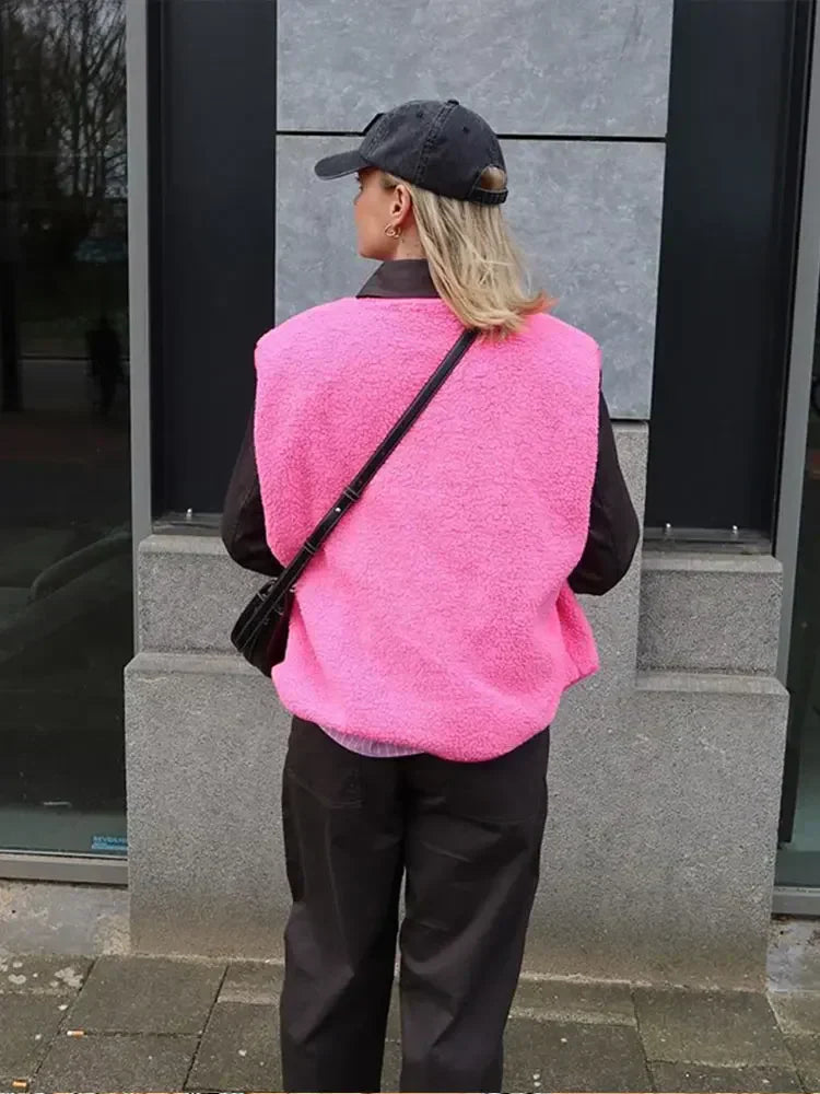 Dame oversized vest i et minimalistisk design, ideel til modebevidste kvinder, der prioriterer komfort og stil.
