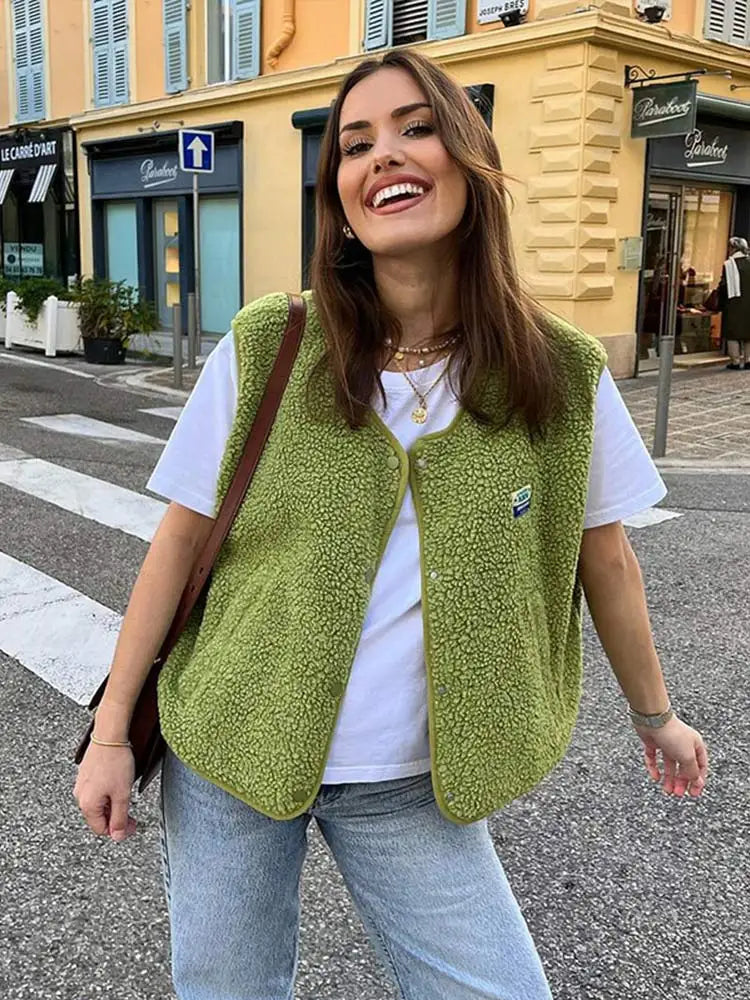 Dame oversized vest i et minimalistisk design, ideel til modebevidste kvinder, der prioriterer komfort og stil.