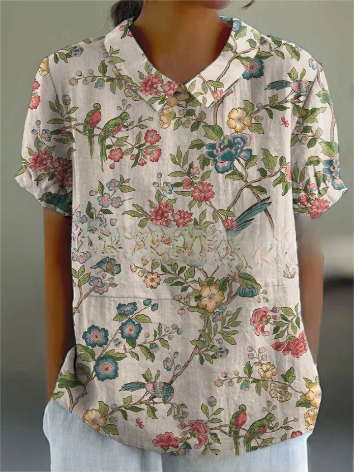 Elegant kvinde bluse med farverigt blomsterprint, perfekt til afslappede dage, tilbyder både stil og komfort.