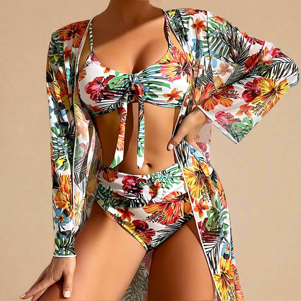Behagelig blomstret dame badedragt med høj talje og let, elegant cover-up til ferie og stranddage.