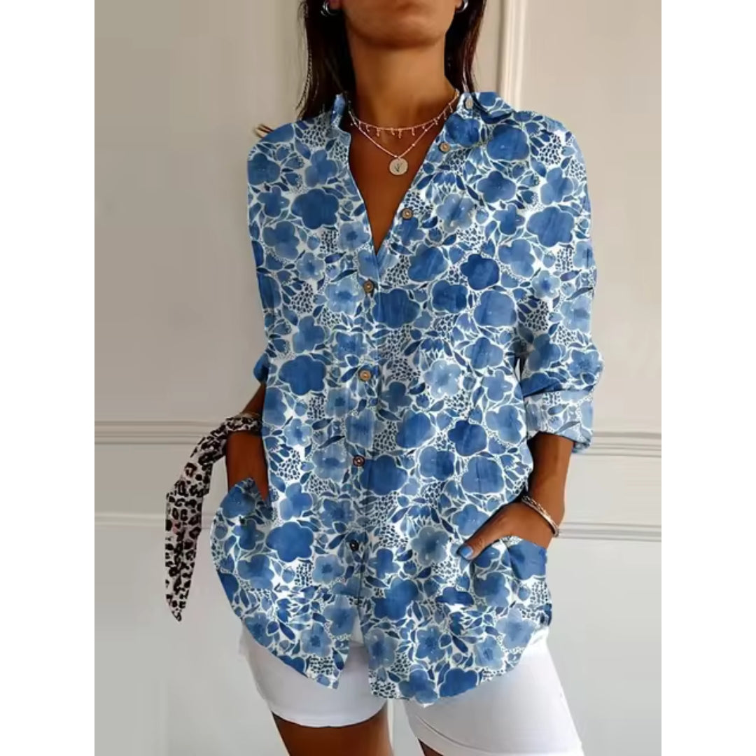 Smuk langærmet bohemebluse med levende blomsterprint, perfekt til forår og sommer. Komfortabel pasform.