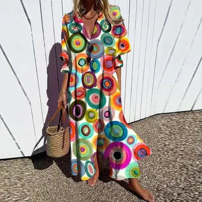 Smuk feriekjole til kvinder i let, luftigt stof med elegant print. Perfekt til sommer og afslapning.