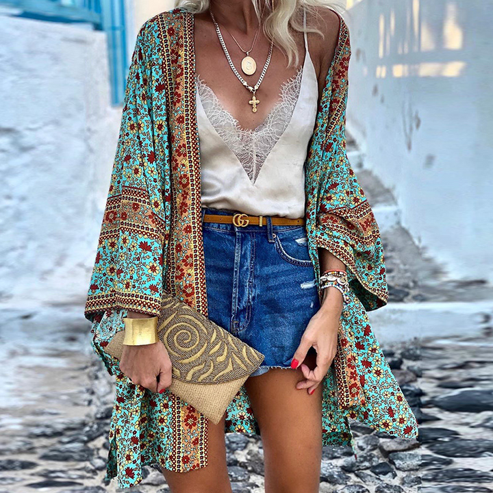 "Boho kimono cardigan til kvinder med farverigt mønster, vide ærmer og åben front. Stilfuld og komfortabel til dagligt brug."