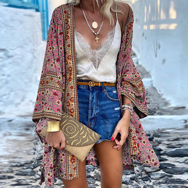 "Boho kimono cardigan til kvinder med farverigt mønster, vide ærmer og åben front. Stilfuld og komfortabel til dagligt brug."