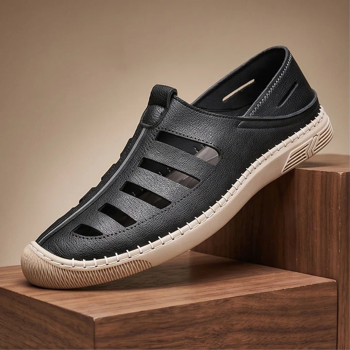 Komfortable slip-on herresandaler. Fisherman-stil med lukkede tæer og ventilation til varme sommerdage. Brun.