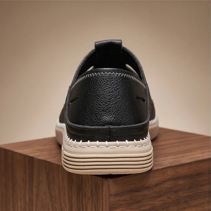 Alsidig herre fisherman sandal. Lukkede tæer & ventilation, velegnet til udendørs brug. Fås i brun & sort.
