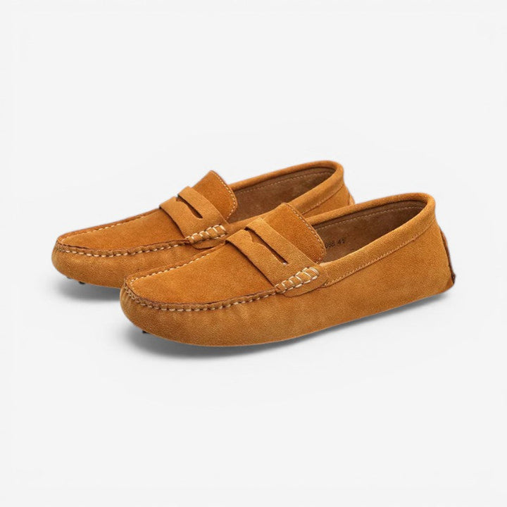 Brun slip-on damesko med komfortabel, skridsikker sål, perfekt til hverdagsbrug.