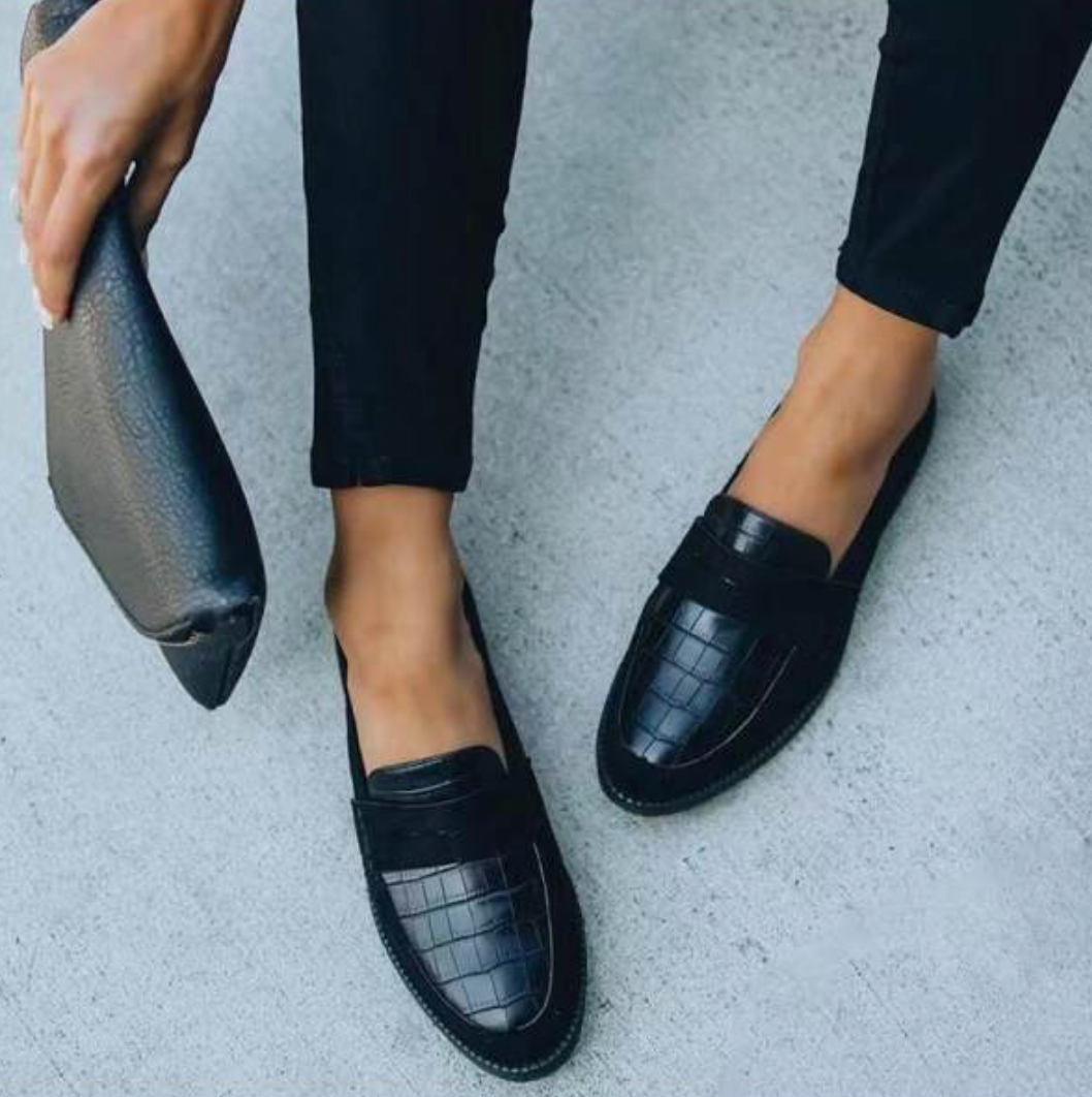 "Brune dame læder loafers med polstret indersål, håndsyet detaljer og fleksibel gummisål for stil og komfort."