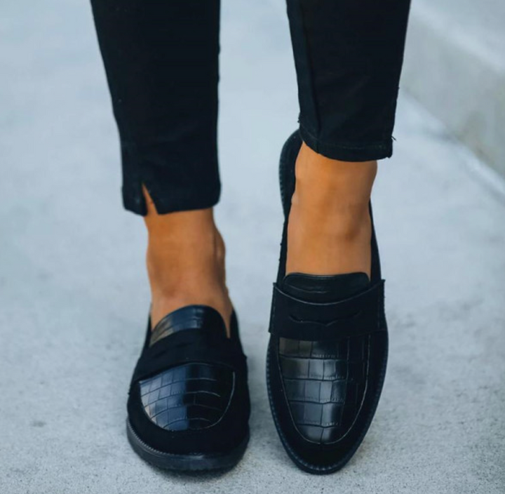 "Brune dame læder loafers med polstret indersål, håndsyet detaljer og fleksibel gummisål for stil og komfort."