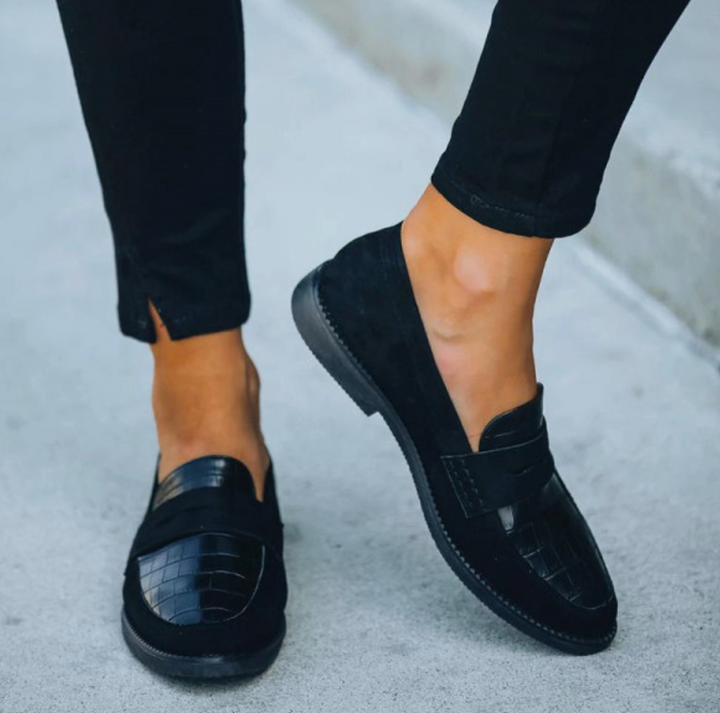 "Brune dame læder loafers med polstret indersål, håndsyet detaljer og fleksibel gummisål for stil og komfort."