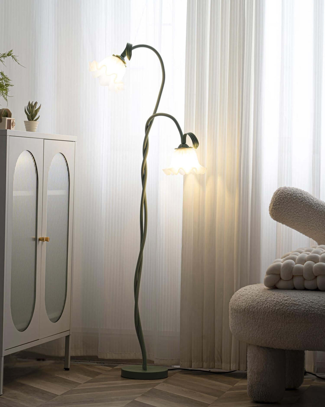 Elegant Blomster Gulvlampe i Mat Grøn