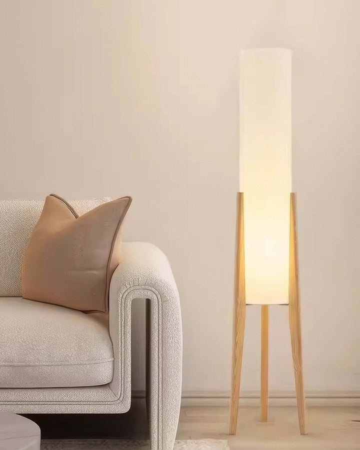 Elegant Gulvlampe i Valnøddetræ | Skaber Hygge
