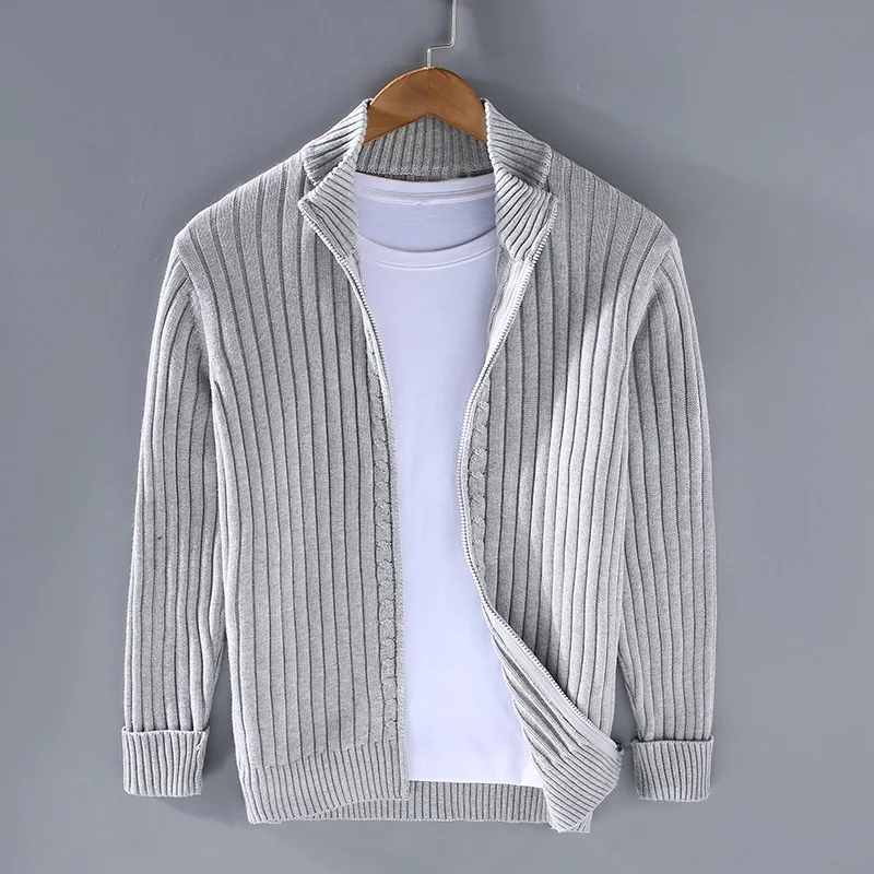 "Casual cardigan med lynlås, rullekrave og lange ærmer, stilfuldt design til mænd, grå farve."