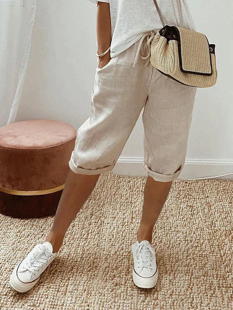 "Casual kvinders shorts i let bomuld med sidelommer og elastisk talje, afslappet pasform til varme sommerdage"