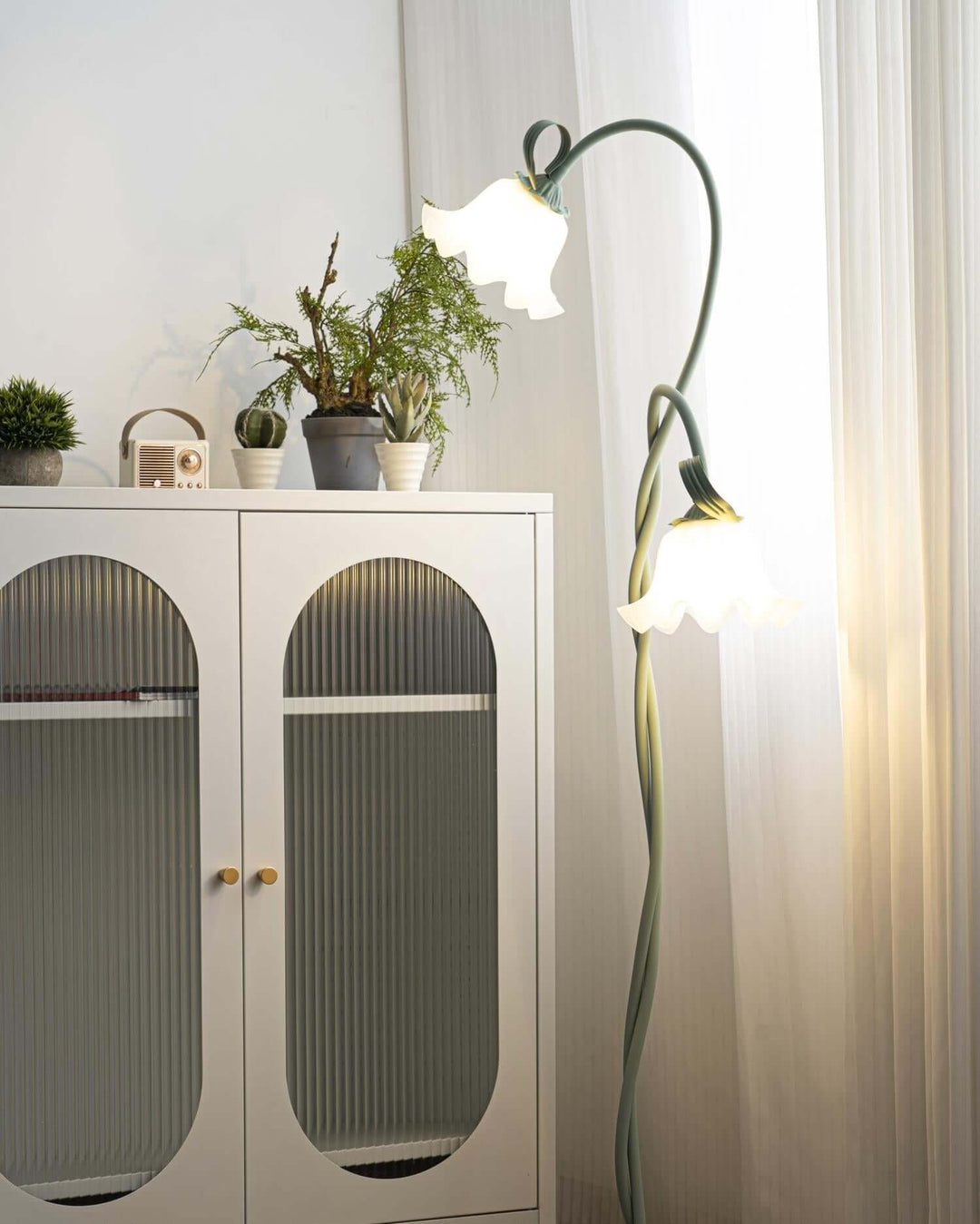 Elegant Blomster Gulvlampe i Mat Grøn