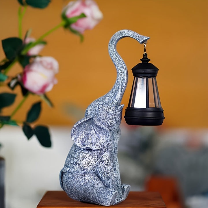 Dekorativ elefant solarlampe til udendørs brug, ideel som havebelysning eller terrasselampe.
