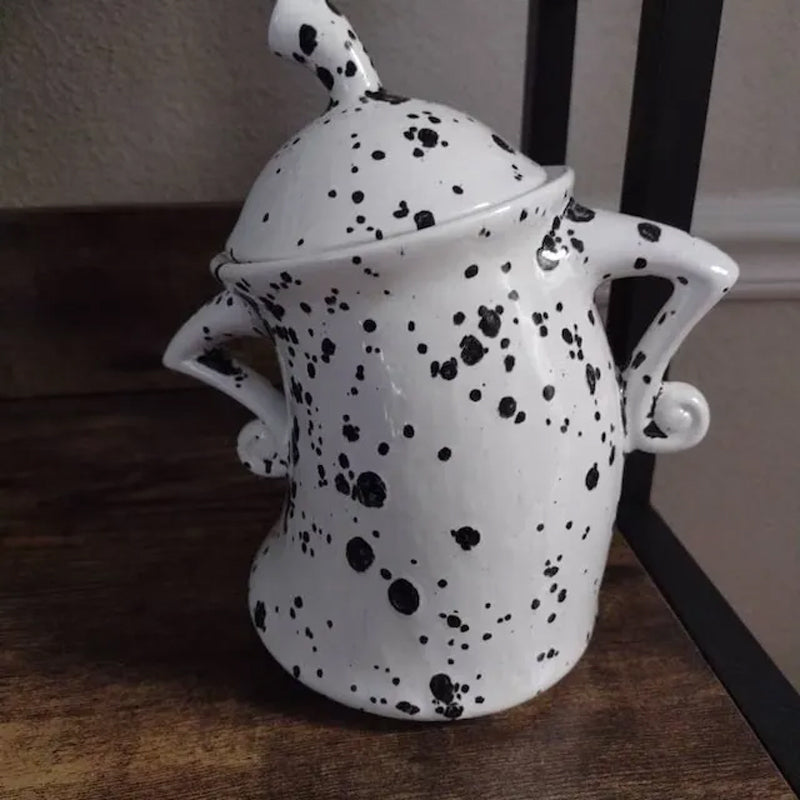 Charmerende køkkenkrukke med legende design. Perfekt opbevaringsglas til tørvarer, skaber sjov køkkenindretning.
