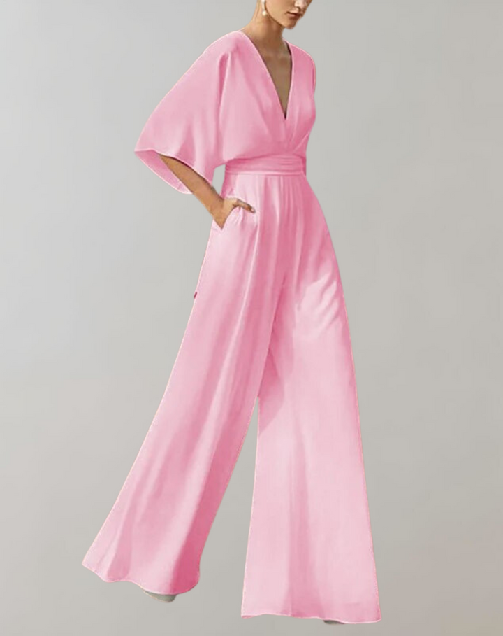 "Chik kvindejumpsuit i let stof med brede ben, elegant silhuet; perfekt til både hverdag og fest."