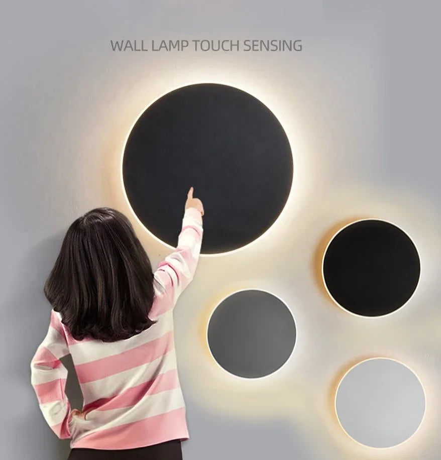 CircleBeam LED væglampe. Elegant, cirkulær belysning med energibesparende LED til moderne hjemmeindretning.