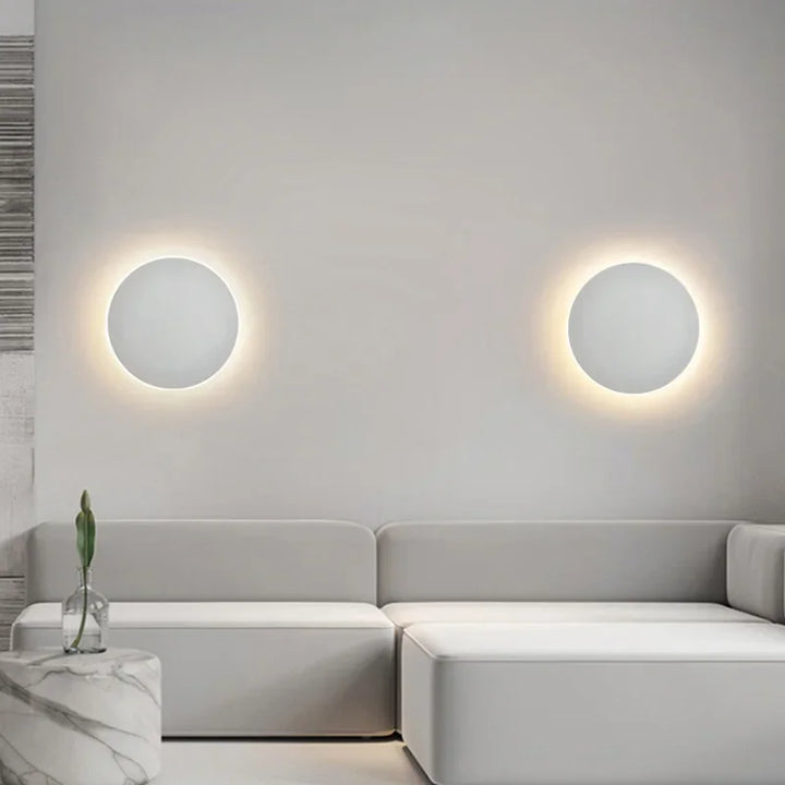 Moderne CircleBeam LED væglampe. Vægmonteret, minimalistisk design og perfekt til stilfuld indretning.