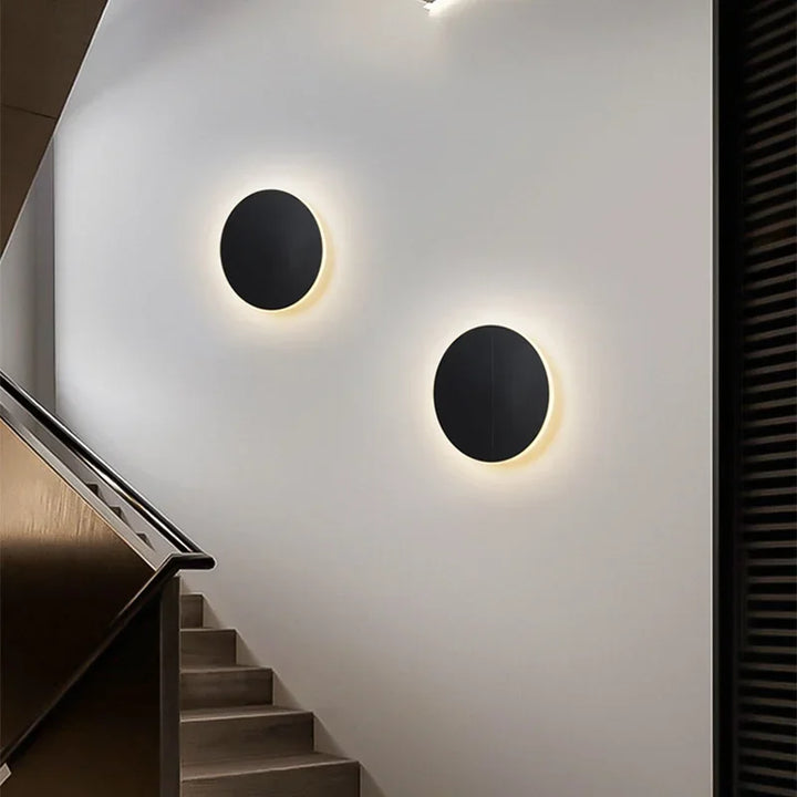 Elegant CircleBeam LED væglampe. Vægmonteret og moderne belysning med minimalistisk og cirkulært design.